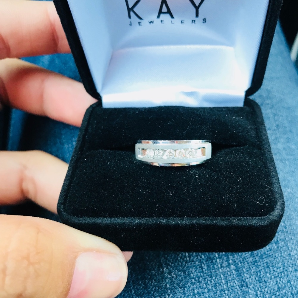 Diamond ring - Picture 2 of 2